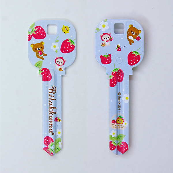 Rilakkuma Key-Shaped Keychain (Rilakkuma & Strawberry)